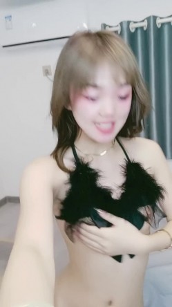 美少女️-小七-️：我下面被干出血来了，好奇的宝宝们，尿尿姨妈高清特写！ 截图16