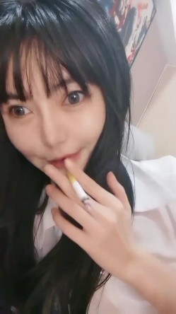 包臀裙性感黑丝颜值美女约炮啪啪道具自慰，毛毛浓密按摩器震动，操一会假吊插入玩弄再继续后入猛操 截图3