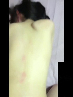 漂亮清纯的小女友女上位快摇到高潮时,男友发力操得欲仙欲死,绝对精彩！ 截图15