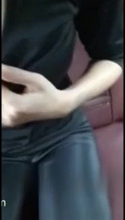 逼毛浓密性感的白领小姐姐搭顺风车聊得投机就和司机小哥在路边车震 截图8