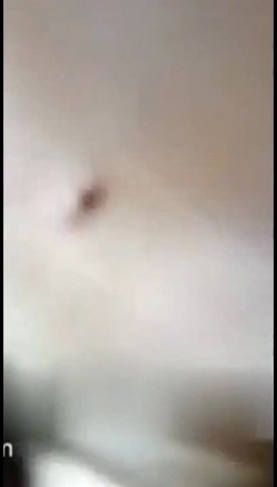 逼毛浓密性感的白领小姐姐搭顺风车聊得投机就和司机小哥在路边车震 截图12