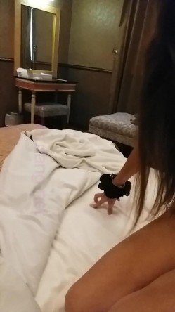百货商城卖衣服的小姐姐 因为缺钱刚出来兼职一直喊受不了快一点 截图2