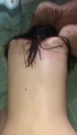大神的绿奴母狗们，车震户外露出，滴蜡后入打开门看着邻居走廊大战，楼道做爱，威武刺激哦 22V流出！ 截图7