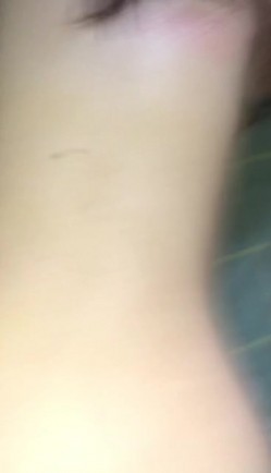 大神的绿奴母狗们，车震户外露出，滴蜡后入打开门看着邻居走廊大战，楼道做爱，威武刺激哦 22V流出！ 截图9