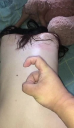 大神的绿奴母狗们，车震户外露出，滴蜡后入打开门看着邻居走廊大战，楼道做爱，威武刺激哦 22V流出！ 截图10