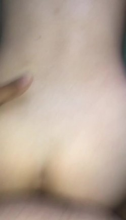 大神的绿奴母狗们，车震户外露出，滴蜡后入打开门看着邻居走廊大战，楼道做爱，威武刺激哦 22V流出！ 截图11