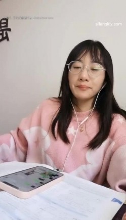 淫荡语文老师【老师卖身还贷款】趁同事外出办公淫湿试卷~为人师表，一直很想被人轮奸 截图1