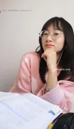 淫荡语文老师【老师卖身还贷款】趁同事外出办公淫湿试卷~为人师表，一直很想被人轮奸 截图8