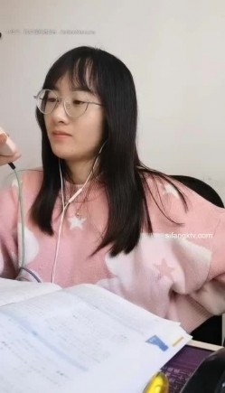 淫荡语文老师【老师卖身还贷款】趁同事外出办公淫湿试卷~为人师表，一直很想被人轮奸 截图9