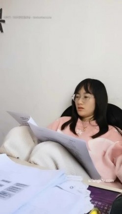 淫荡语文老师【老师卖身还贷款】趁同事外出办公淫湿试卷~为人师表，一直很想被人轮奸 截图13