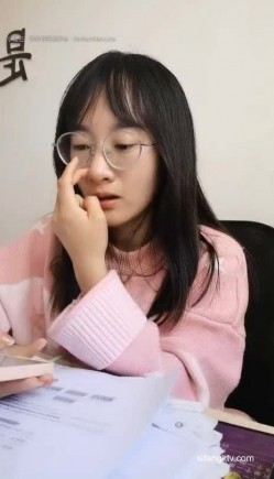 淫荡语文老师【老师卖身还贷款】趁同事外出办公淫湿试卷~为人师表，一直很想被人轮奸 截图16