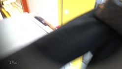 官方售价32元 （空城原创）连衣白裙大奶少妇不穿内衣逛商场趁着少妇弯腰撅臀，通透CD少妇微透肉色内裤和大奶 截图5