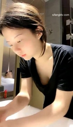 骚逼少妇【白虎少妇】吊锤奶,无毛白虎穴,口活干炮一条龙,会玩还得是少妇 截图2