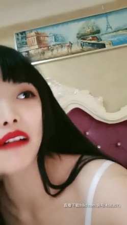 风骚的小姐姐露脸勾搭上门服务的技师，扒光衣服口交各种体位抽插爆草，叫的好骚被干的冒白浆不要错过 截图6