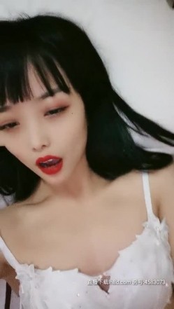 风骚的小姐姐露脸勾搭上门服务的技师，扒光衣服口交各种体位抽插爆草，叫的好骚被干的冒白浆不要错过 截图7