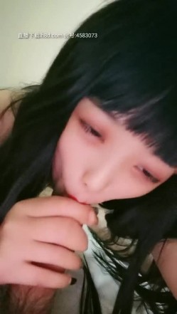 风骚的小姐姐露脸勾搭上门服务的技师，扒光衣服口交各种体位抽插爆草，叫的好骚被干的冒白浆不要错过 截图9