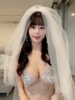『最新推荐』极品女神童颜巨乳网红『朱可儿』微密圈内部私拍流出 高颜值圣诞美女超诱惑 原版私拍167P 高清720P版 截图14