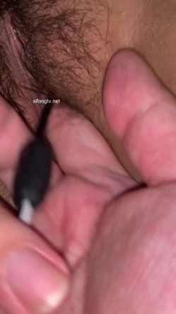 迷奸肉感小太妹黑色高跟 情趣丝袜 扩阴器各种姿势玩弄完整版 截图9