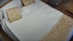 洗浴会所钟点炮房摄像头偷拍蓝裙美女技师给几个客人漫游乳推毒龙啪啪一条龙服务居然还欲求不满要自慰 截图13