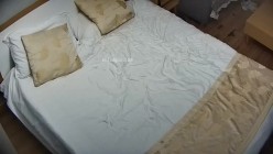 洗浴会所钟点炮房摄像头偷拍蓝裙美女技师给几个客人漫游乳推毒龙啪啪一条龙服务居然还欲求不满要自慰 截图16