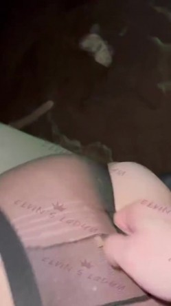 推特顶级大神【elc调教师】能肏能玩，各种模特网红女神滴蜡走绳喝尿露出羞耻训成母狗 截图9