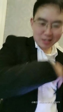 生猛约啪大神【野狼出击】老王情迷学生装制服诱惑骚表妹 爆裂黑丝穿着制服啪啪猛操 抱着操够猛劲 高清源码录制 截图1