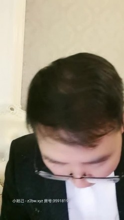 生猛约啪大神【野狼出击】老王情迷学生装制服诱惑骚表妹 爆裂黑丝穿着制服啪啪猛操 抱着操够猛劲 高清源码录制 截图3