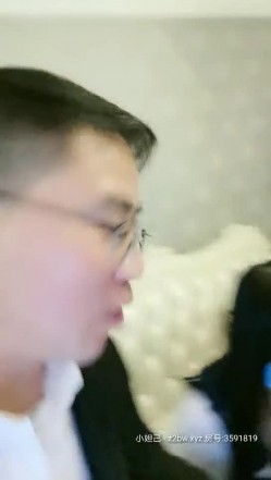 生猛约啪大神【野狼出击】老王情迷学生装制服诱惑骚表妹 爆裂黑丝穿着制服啪啪猛操 抱着操够猛劲 高清源码录制 截图6