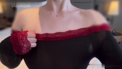 极品调教博主，【狗爹和小桃】小母狗超骚，付费群，这妹子的巨乳是真的顶 截图1