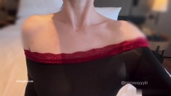 极品调教博主，【狗爹和小桃】小母狗超骚，付费群，这妹子的巨乳是真的顶 截图5
