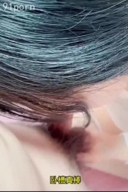 和美女邻居在她家里偷情 ️孩子在外使劲敲门要进来 ️紧张又刺激完美露脸 截图4