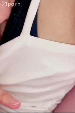 和美女邻居在她家里偷情 ️孩子在外使劲敲门要进来 ️紧张又刺激完美露脸 截图8