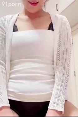 和美女邻居在她家里偷情 ️孩子在外使劲敲门要进来 ️紧张又刺激完美露脸 截图14