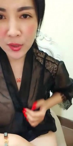 30岁绝代风尘-巨乳依萍 啊啊老公我逼逼好痒好想要高潮，谁会舔屄么，来插我大骚逼里，好痒啊。风韵犹存、配上巨乳双峰，自慰嗨起来！ 截图16