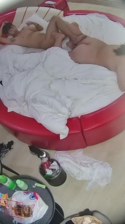 情趣台强烈推荐 超级大坦克 胖得很匀称 个人觉得一点不难看 脸型也不错 这奶子太大 好想闷进去 截图4