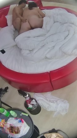 情趣台强烈推荐 超级大坦克 胖得很匀称 个人觉得一点不难看 脸型也不错 这奶子太大 好想闷进去 截图16