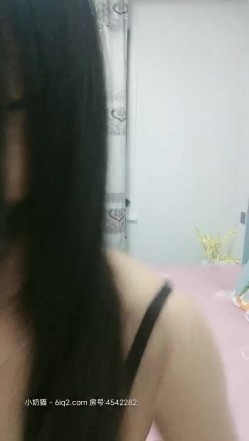 最美学妹姐妹花【大四学妹吞精内射】携骚闺蜜和两个粉丝疯狂4P轮操 玩的太嗨无套爆操粉穴内射 截图3