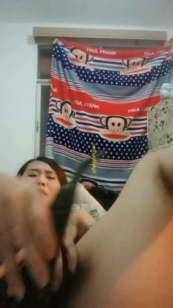 【裸代】19年最新第三期短发美女黎小X 大胆开放自拍自慰 还有男友 被发现肯定分 截图13