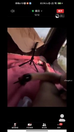 快手泄密！高颜值御姐【叶子姐姐】极骚露脸福利，裸舞自慰，各种场地户外啪啪 截图16