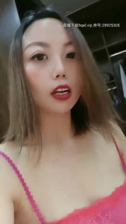 无毛白皙萌妹姐妹花双女互舔跳蛋塞逼玩弄，再和眼镜男啪啪口交网袜足交，骑乘猛操射精再逼上 截图1
