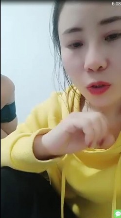 俩极品少妇直播网约嫖客来家无套3P轮空一个姐姐近景拍摄有特点 截图1