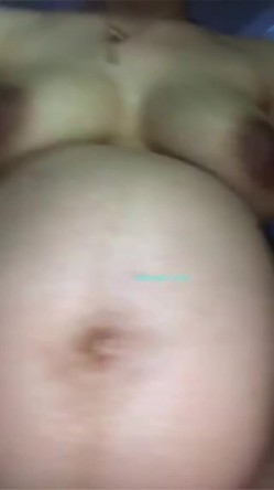 【重磅推荐】最新价值500国产二胎临盆孕妇流出私拍2 很是骚气的各式情趣内衣自慰喷水秀 截图7