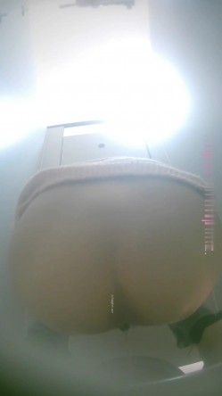 大学城附近女厕 全景后拍又名 ️ 针织厂女厕偷拍(3)年轻口罩妹用脚蹬冲水开关 截图7
