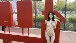 苗条文静眼镜美少女各种户外场景大胆露出，天桥，江边各种人前极限露出，人前女神 人后小狗 截图16