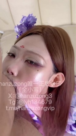 精神小妹变态阿黑颜母狗【含祖宗】，卡粉骚脸烈焰红唇章鱼嘴真空深喉，后入女上内射 截图5