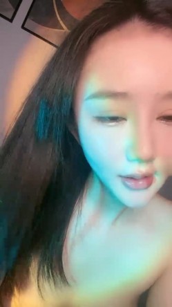 女神极品女友，颜值界的扛把子，先爬下给细腻口交，无套后入，换了好多姿势，最后撸射在阴毛上真爽 截图14
