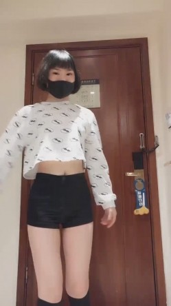 推特女神福利姬【00后大队长】未流出土豪私拍视图合集，情趣制服紫薇销魂可撸精尽人亡的节奏 截图1