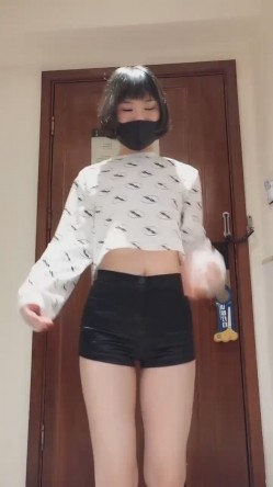 推特女神福利姬【00后大队长】未流出土豪私拍视图合集，情趣制服紫薇销魂可撸精尽人亡的节奏 截图3