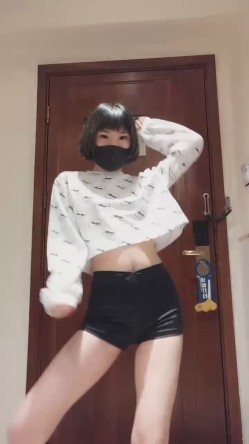 推特女神福利姬【00后大队长】未流出土豪私拍视图合集，情趣制服紫薇销魂可撸精尽人亡的节奏 截图8