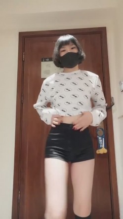 推特女神福利姬【00后大队长】未流出土豪私拍视图合集，情趣制服紫薇销魂可撸精尽人亡的节奏 截图9